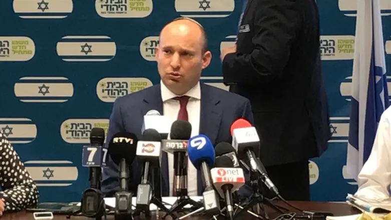 Bennett at faction meeting