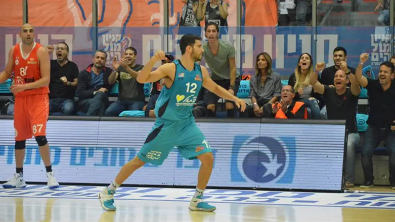 מנקו הערב מול האלופה היוצאת