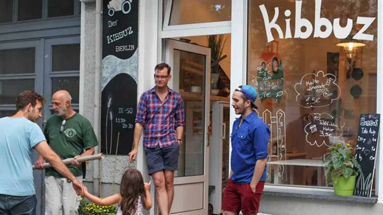 Israelis in Berlin (Illustrative)