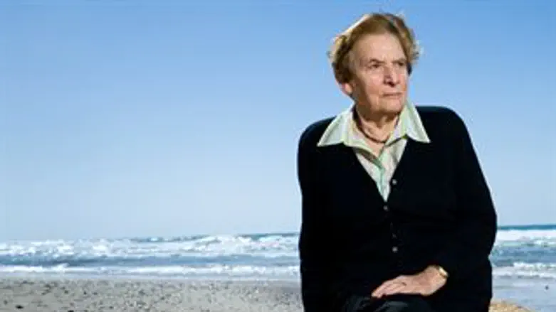 פרופ' אורה קדם