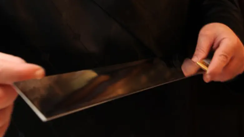 Sharpening ritual slaughter knie