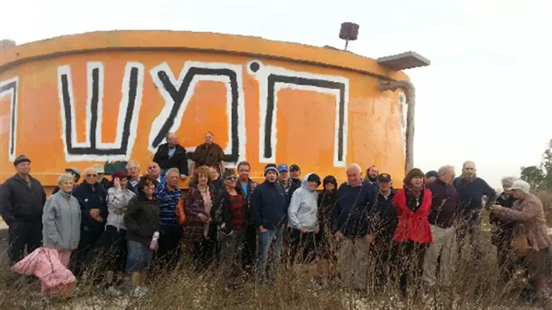 מבקרים בחומש. ארכיון