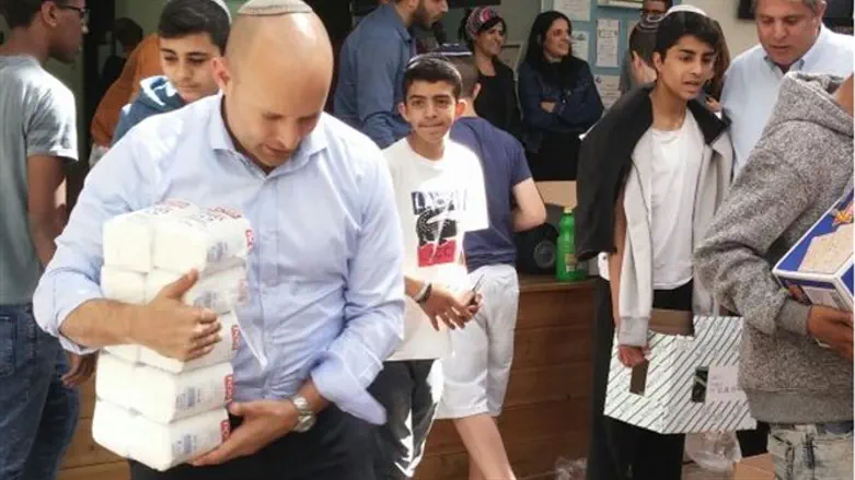 השר בנט באמי"ת המר ברחובות