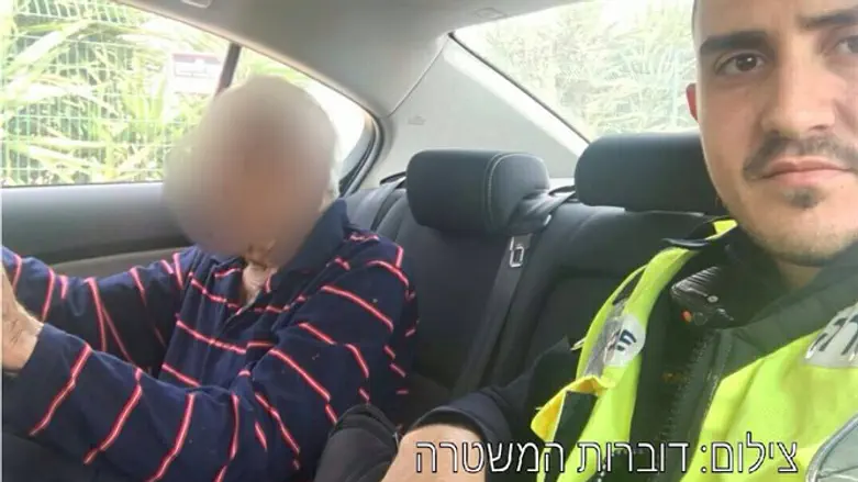 הקשיש בניידת