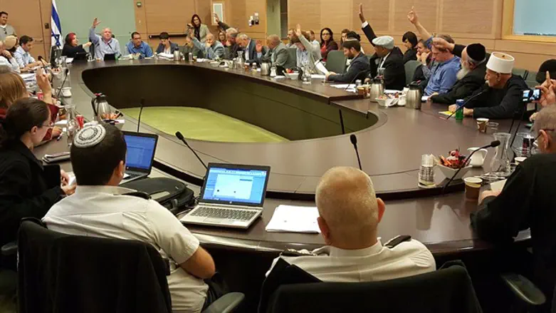 ההצבעות בועדת הפנים. היום