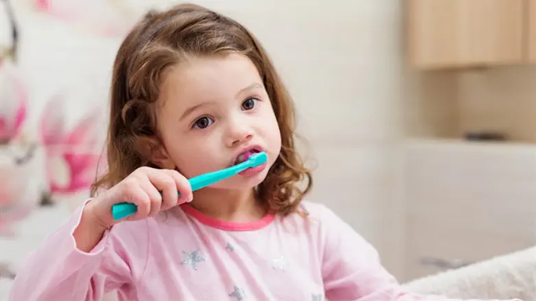 יקר לצחצח שיניים