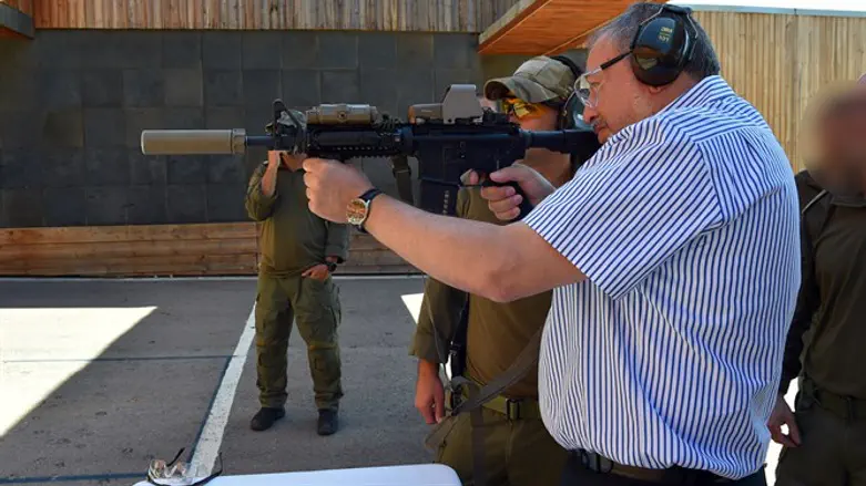 Авигдор Либерман на базе ЯМАМ