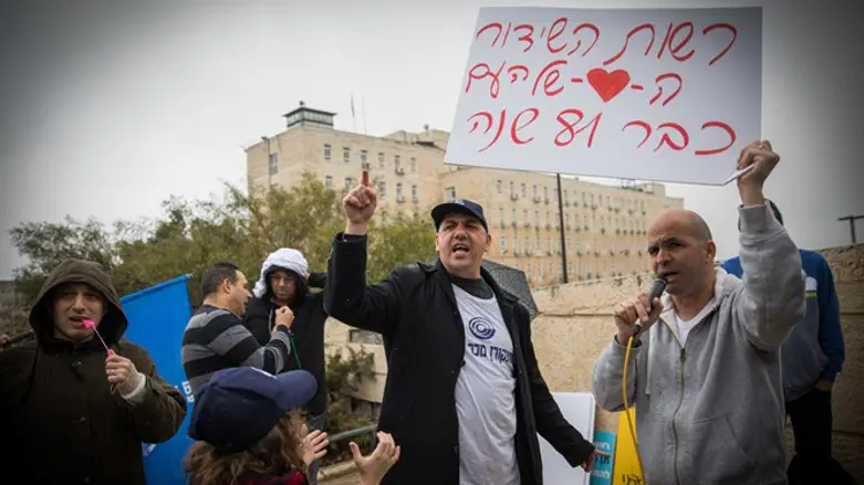 זיגזג ממשלתי בלי שום שיקול ענייני. הפגנת עובדי התאגיד