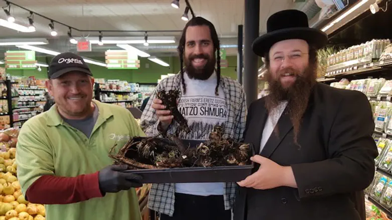 From right to left, Alexander Rapaport, co-founder of the Masbia Soup Kitchen, with Yisroe