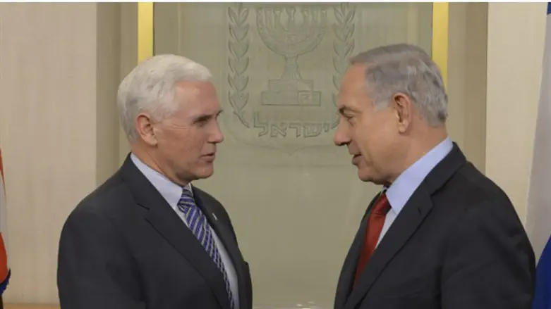 Pence (L) with Netanyahu