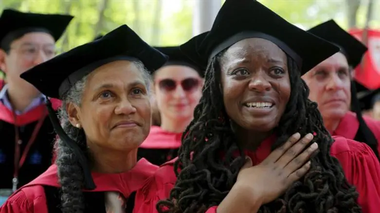טקס סיום בהרווארד. למצולמים אין קשר לידיעה