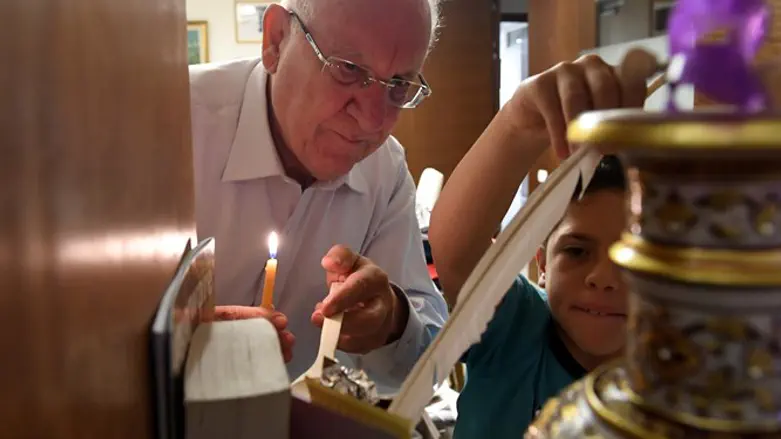 ריבלין ונכדו בבדיקת חמץ