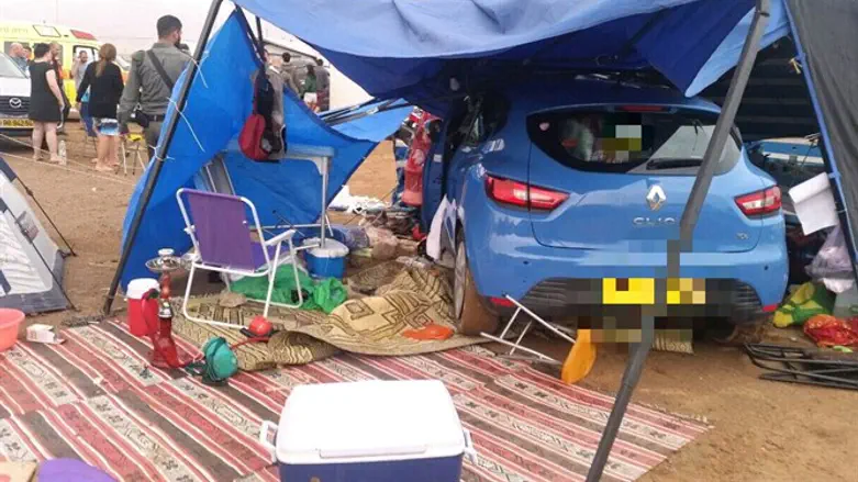 הרכב בתוך האוהל