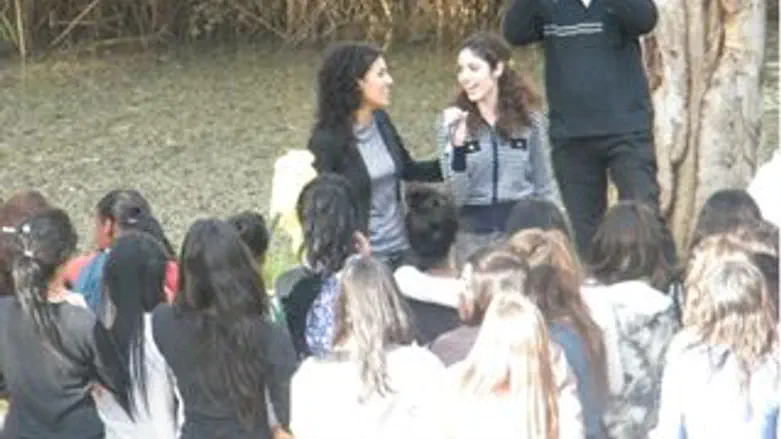 חג'בי בהופעה