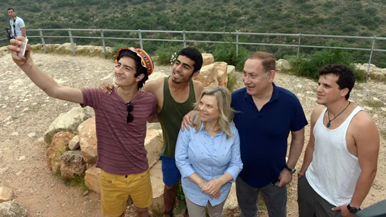 נתניהו ורעייתו במבצר המונפור