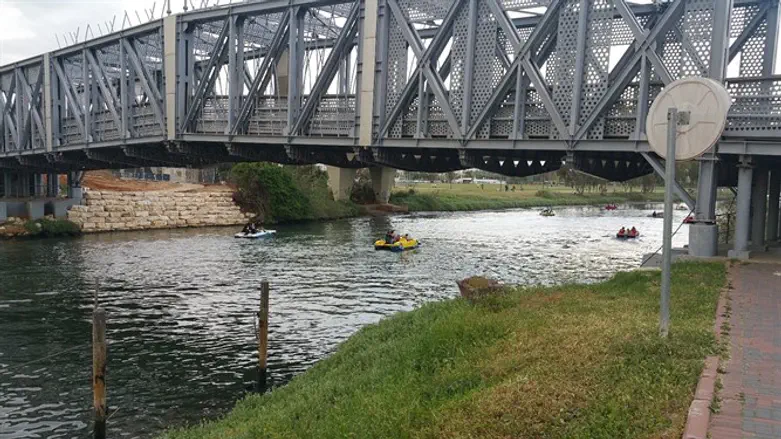 boating on the Yarkon