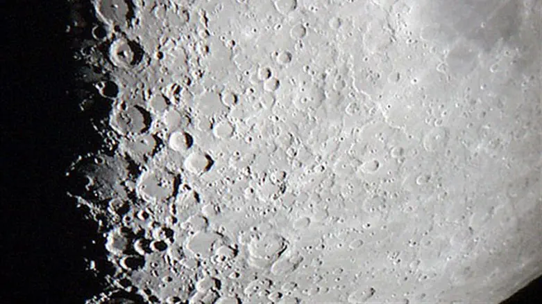 moon_99_02_23_south.jpg