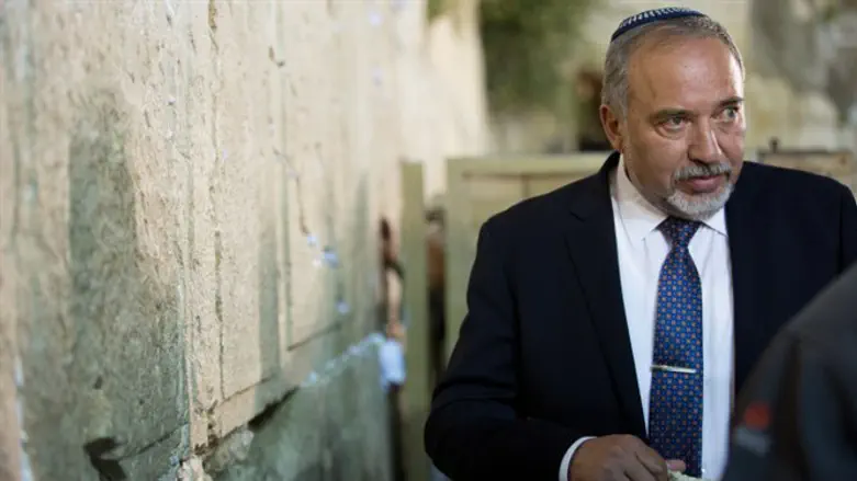 Avigdor Liberman at Kotel, May 2016
