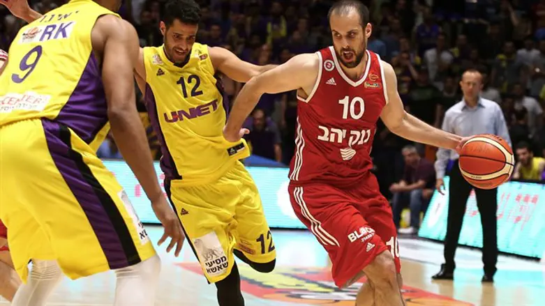 יותם הלפרין מול חולון, הערב