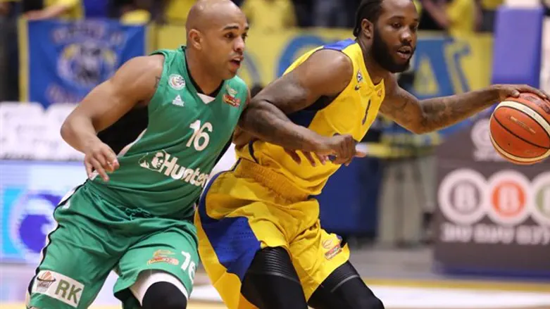 גרגורי ורגאס עוצר את ויקטור ראד, הערב