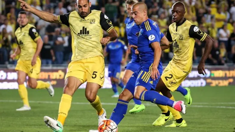 טל בן חיים מול שחקני בית"ר הערב