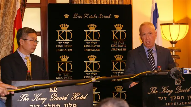 גלנט וסגן השר הסיני