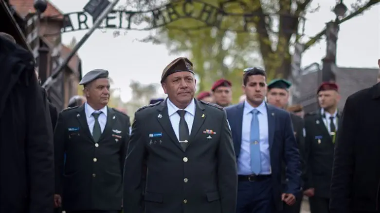 הרמטכ"ל איזנקוט באושוויץ