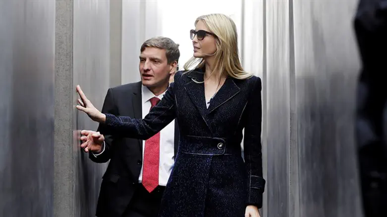 איוונקה טראמפ באנדרטת השואה הבברלין