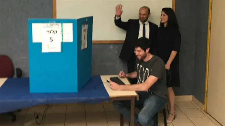 השר בנט מצביע