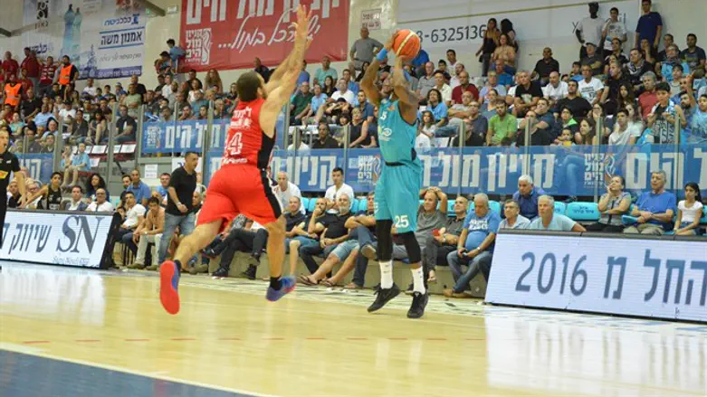 לימונד הערב מנסה לעצור את אילת ללא הצלחה