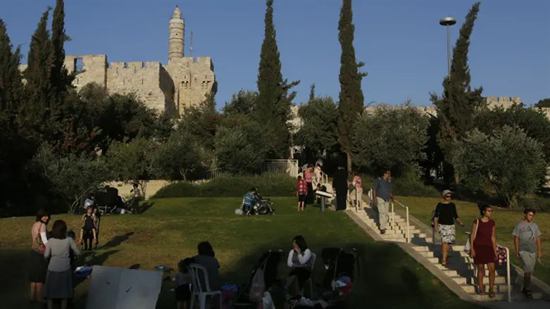 Israelis taking advantage of the mild weather in Jerusalem