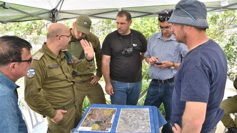 אנשי המנהל האזרחי וחברת מקורות