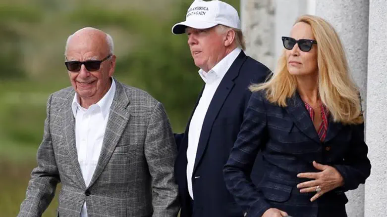 מרדוק ורעייתו עם טראמפ, 2016