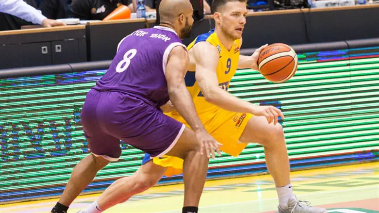 מקל מסתבך הערב, מול נהריה