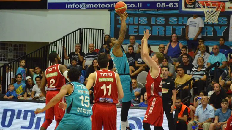 דניאלס מאילת. אחראי להארכה