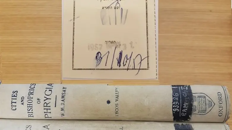 הספרים עם פתק ההשאלה