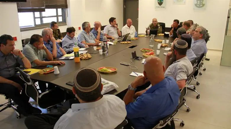 ראשי המועצות בדיון עם ראש המנהל האזרחי