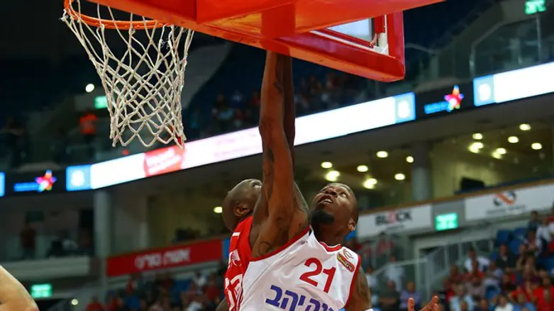 קינזי הערב מול האדומים מת"א. להט עם 33 נקודות