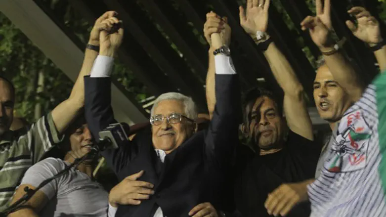 Махмуд Аббас славит террористов-шахидов