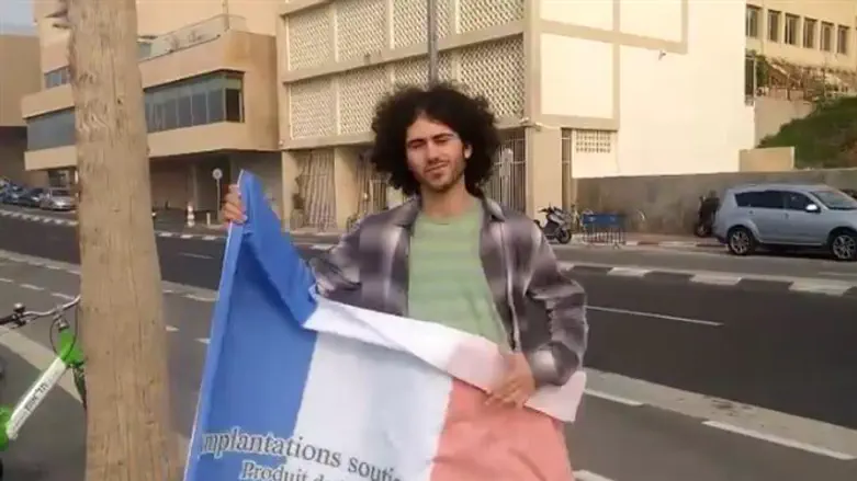 "Settlers stand with France"