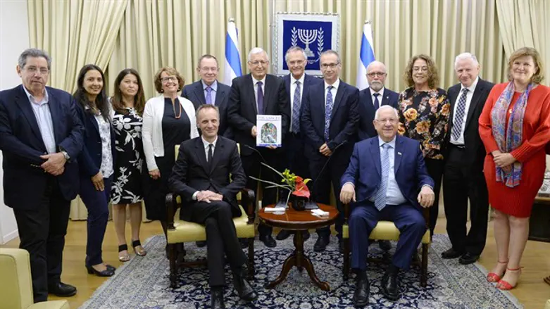 President Rivlin (sitting, right) with Lancet Editor-In-Chief, medical officials