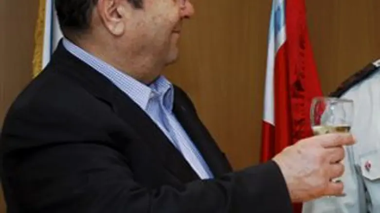 בודק ויתקן. ברק