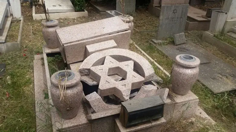 Tombstones vandalized in Jewish cemetery in Rome
