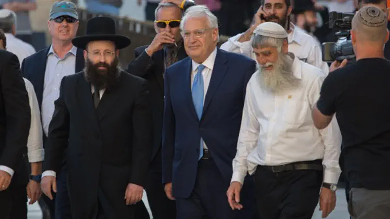 Давид Фридман во время визита к Стене Плача (Архив)