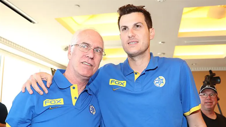 שיבק בצהוב, עם הקפטן גיא פניני