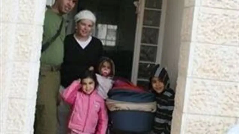 אלירז ומשפחתו