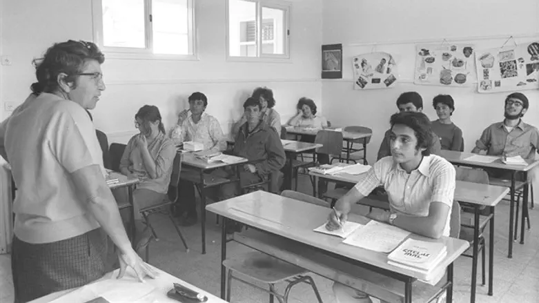 אולפן לעולים חדשים בקיבוץ גבע, שנת 1971