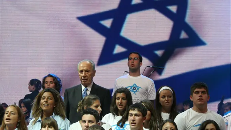 שרים את ההמנון. ארכיון