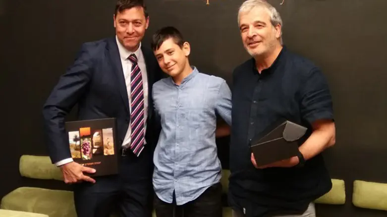 מימין: רואה, בר גיל ואורין