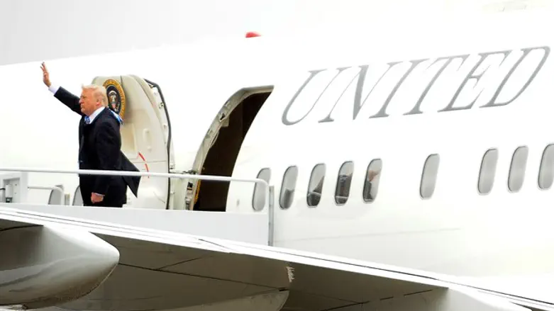 הפקידות שלו מלאה באנשי אובמה. טראמפ